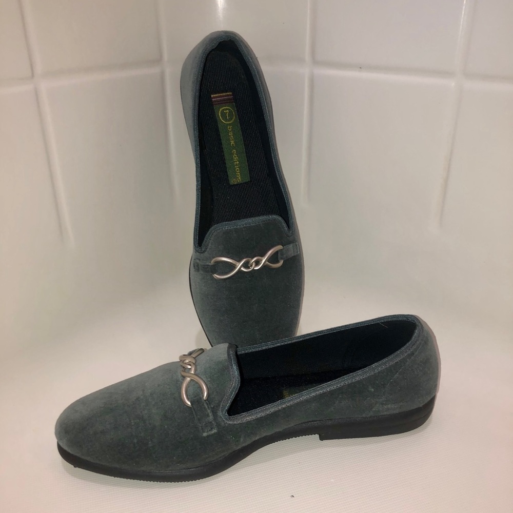 NWOB Basic Editions Faux Suede Loafers